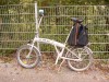 Bochum_2.jpg (396.83 KiB) 9592 mal betrachtet Mein Schutzengel: 3 Kladden im Rucksack stützen nun den Sattel.